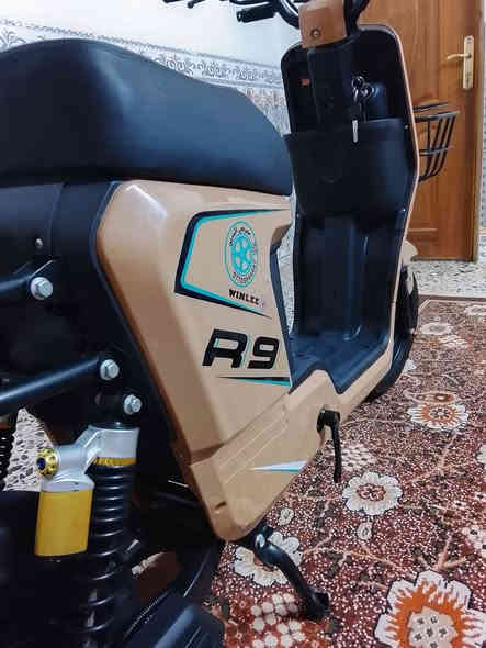 ارR9جديده جدا خمس بطاريات سعرها 4500وبيهه مجال لطيبين مكاني بغداد رقمي ***********
