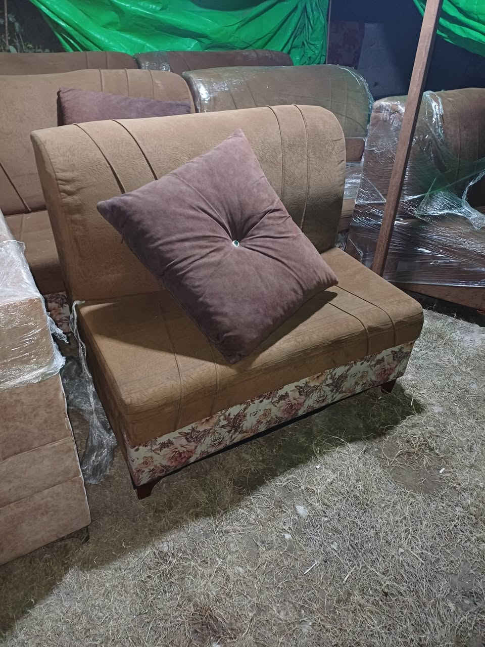 حاويه تنزيل اليوم اسعار مناسبه العنوان بابل البكرلي قرب خط النفط ***********
