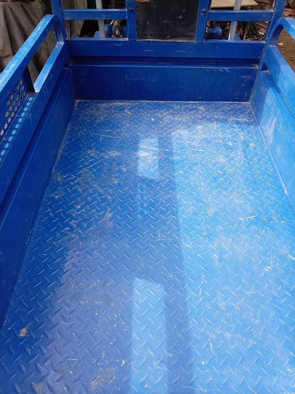 ستوته شحن للبيع موديل 2025 شرط بطاريات صار سبوع من شادهن سعرها 1 مليون وبيها مجال رقم هاتف *********** مكاني بغداد قرب جزيره سياحيه
