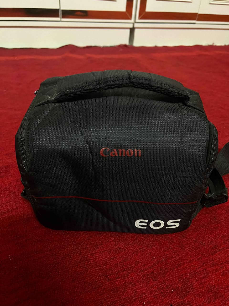 متوفر
Canon D700
كاميرا بحالة ممتازة وتعمل بكفاءة عالية، مناسبة للتصوير الاحترافي والهواة.
📦 الملحقات:
گرب دبل
بطاريتين أصليات
الشاحنة الأصلية
عدسة 18-55
حامل كتف
جنطة وتر بروف مقسّمة

للاستفسار خاص او واتساب *********** البصرة, العراق
