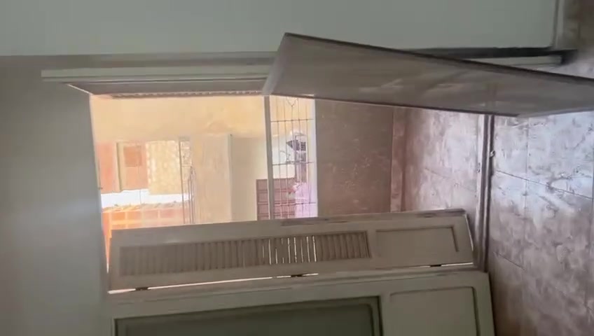 A78
شقة للبيع 🏘️– [ شارع منتصر متفرع من سهل حمزة ] 
📌بين فيصل والهرم
📐 المساحة: [ 160 ] متر  
🛏 عدد الغرف: [ 3 ]  
🚿 عدد الحمامات: [ 2 ]  
🛋 رسيبشن [ 2 ] قطعة  
🍴 مطبخ  
🌅 بلكونة غير مجروحة
📍 الدور: [ السادس ] اسانسير 
عمارة [8 ادوار]
📑 الأوراق: سليمة 100% رخصة بناء وحصة في الارض 
⚡️ العدادات: مياه – كهرباء - غاز طبيعي 

📞 للتواصل:01127480982
واتساب مباشر:https://wa.me/201127480982
#آل_جبريل_للتسويق_العقاري


**إذا كنت صاحب هذا الإعلان وتريد حذفه لأي سبب، رجاءا أرسل رسالة إلى الدعم الفني**