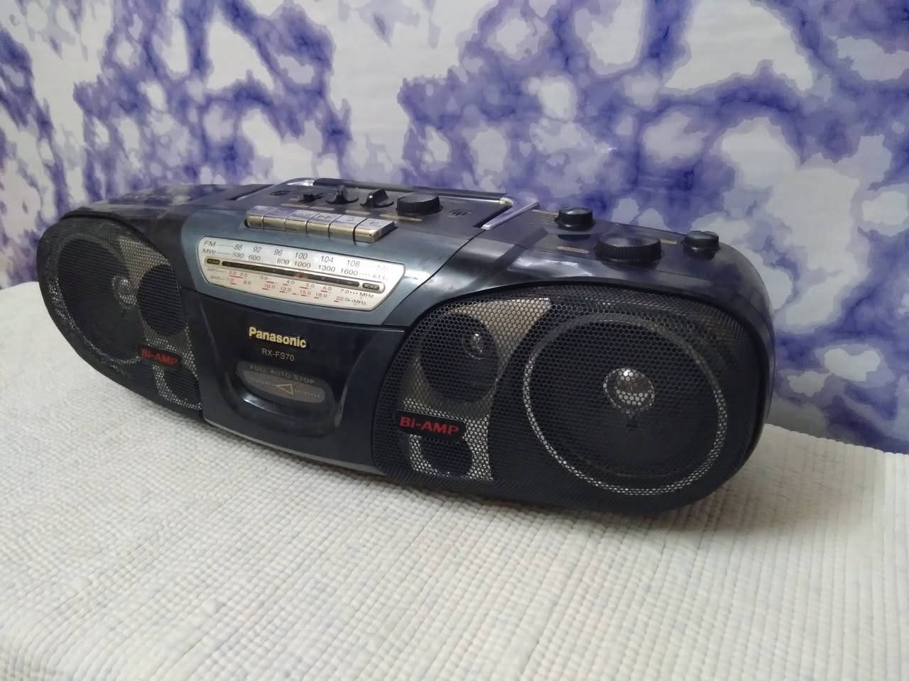 جهاز ماركة Panasonic
راديو 4 موجات
مسجل شغال بالكامل 
ميزةfull auto stop 
صوت صافي ونقي
كهرباء 220وبطارية 6
واتس اب ***********
يوجد توصيل
