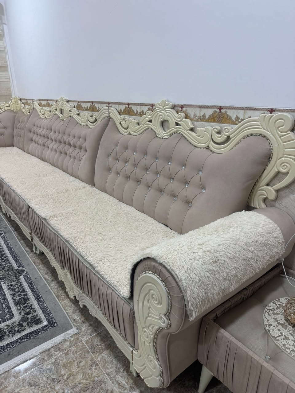 ديوان تفصال خشب اسود .الرقم*********** للحجز خاص
