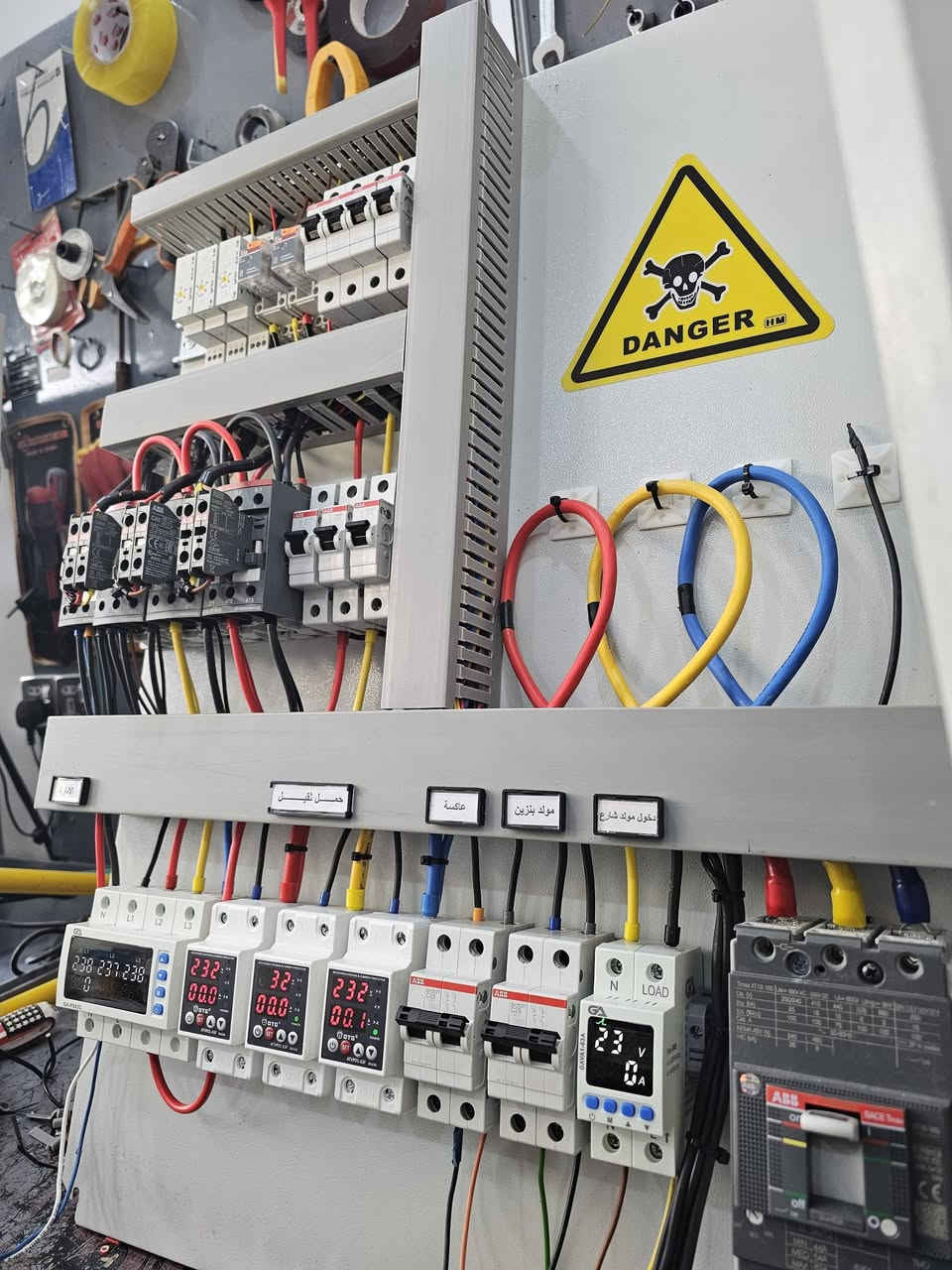 الحمد لله دائماً وأبداً ...
اكمال بورد ATS  أربعة مراحل ....
وطني ..
مولد شارع ...
مولد بنزين ...
عاكسة ...

القدرة للسيطرة الكهربائية  
***********
