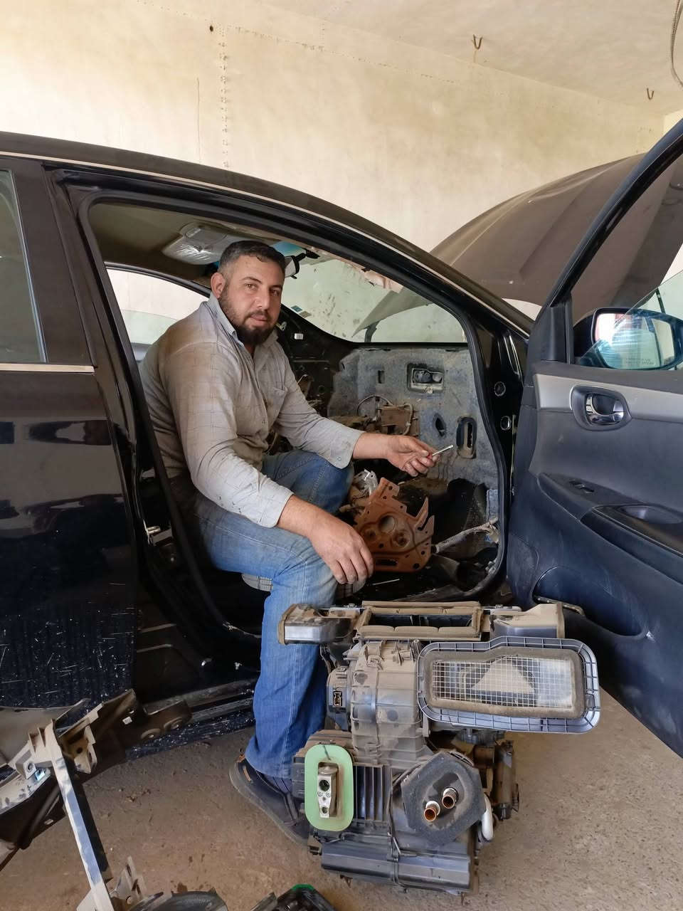 السلام عليكم بفضل الله جانب من  اعمالنا❄️🇦​/🇨​❄️🚘
🥶خلي صيفك ثلج 🥶
#فتح دشبول كافة انواع السيارات بدقه عاليه بدون خدش وضرر بضمان الفتح وشد🚘💯
✅مع ضمان لمدة سنه بلفريز مقدمه من قبل ورشتنا ☑ 💯🔥
#فحص الليك باحدث الاجهزه✅
شحن الغاز حسب الكمية المثبتة من الشركة المصنعة
#ادوات تبريد كافة انواع السيارات مستخدم جديد 
 #غاز كوري🇰🇷 / فرنسي 🇫🇷  / ايطالي 🇮🇹
شحن غاز 🇷​134🇦​+شحن غاز 1234🇾​🇫​
💯ملاحظه_متواجدين_كل_ايام_الأسبوع 
جهاز خاص لشحن الغاز     
تنظيف منضومة التبريد بأحدث المنظفات التبريد العنوان ناحية الزاب قرية الصباغية داخل غسل علا درب اليمرون بين الصباغية وشميط
هـ*********** هـ***********
