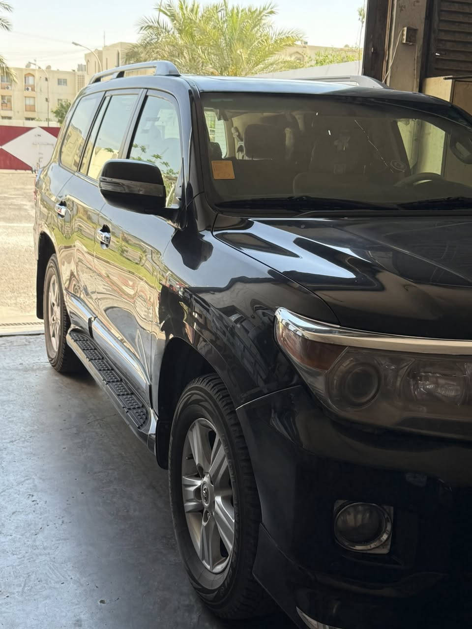 السلام عليكم لاندگروز موديل ١٤  محرك ٤٦٠٠ vxr مكفولة عدا چاملغ ايمن بارد رقم سليمانية للاستفسار ***********
