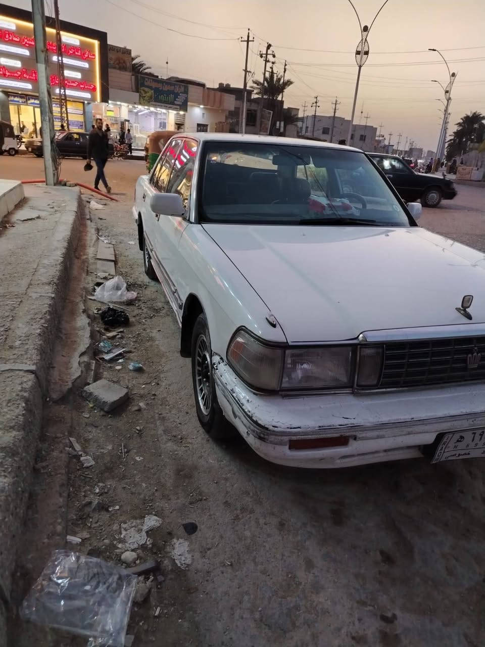 سيدان موديل ٩٠ اصل سعودي كشن ناصي مكينه وكير جدد تبريد كهربائية كله شغاله  حداديه اماميه وخلفيه بل كارتون ماعدى دبلات بيهن ضعف دواخل جديده بطاين زلغ مابيهن جام ميكانيكي ٤ جامات يصعدن وينزلن اربع بوب تتقفل سياره حلوه وجاهزة من كلشي بيه طخه زغيرة بلمدكر كد شبر ومعمره سعر ٥٢ ورقة وبيه مجال مكاني ناصريه سوك الشيوخ ‏‪***********
