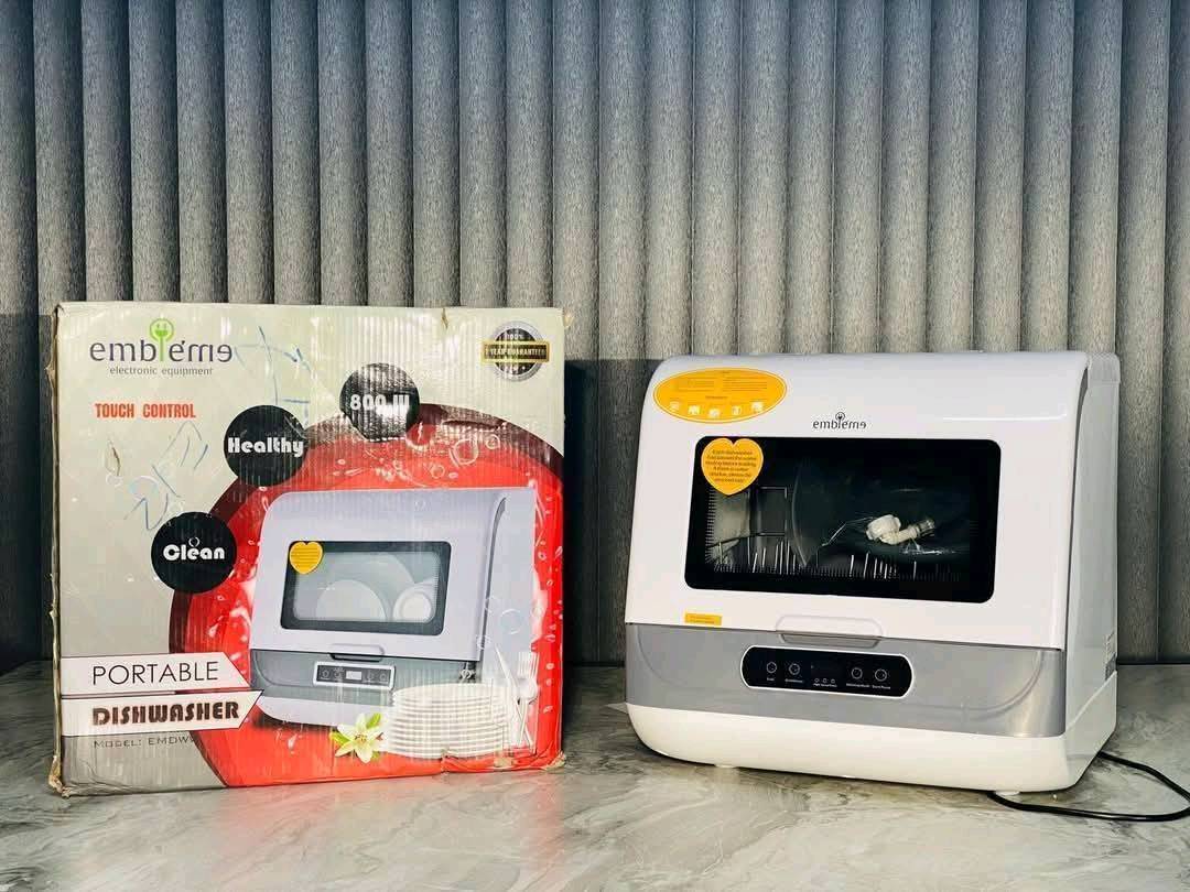 غسالة الصحون المنضدية الاوتوماتيكية
من ماركة امبليوم الألمانية 🇩🇪 مع ضمان سنة حقيقي ✨
🔹 تتسع إلى 10 صحون
🔹 يمكن استخدامها لغسل الفواكه والخضروات 🍋🍈
🔹 لا تحتاج تأسيس ماء خاص وسهلة الاستخدام
🔹 هيتر داخلي لتسخين الماء بسرعة عالية
المميزات:
✨ شاشة عرض LED ديجيتال أنيقة
✨ 5 برامج غسيل (تلقائي – مكثف – عادي – اقتصادي – سريع)
✨ نافذة شفافة لمتابعة عملية الغسل
✨ مؤقت ذكي (30 / 40 / 50 دقيقة)
✨ توقف تلقائي عند فتح الباب
✨ إزالة قوية للدهون وتنظيف مثالي
✨ حجم عملي يمكن وضعها على الكاونتر أو أي مكان بالمطبخ
📦 التوصيل متوفر لجميع المحافظات 🚚
📞 للحجز والاستفسار: *********** واتساب 📩