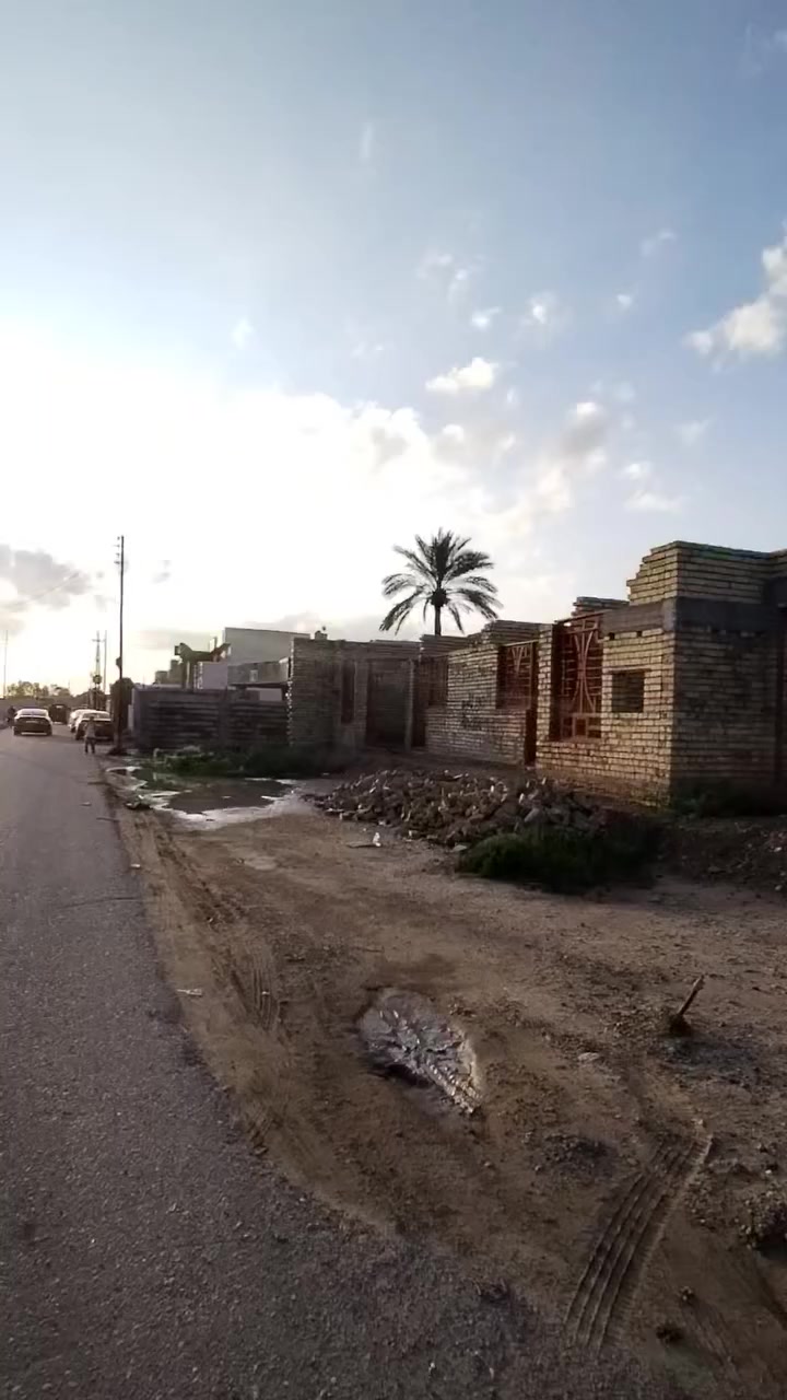 3. مشتملات مدخل قريه نديم  مساحت  كل مشتمل 150 متر يحتوي المشتمل علا مطبخ   حَولي  قرفه نوم  استقبال 
***********
