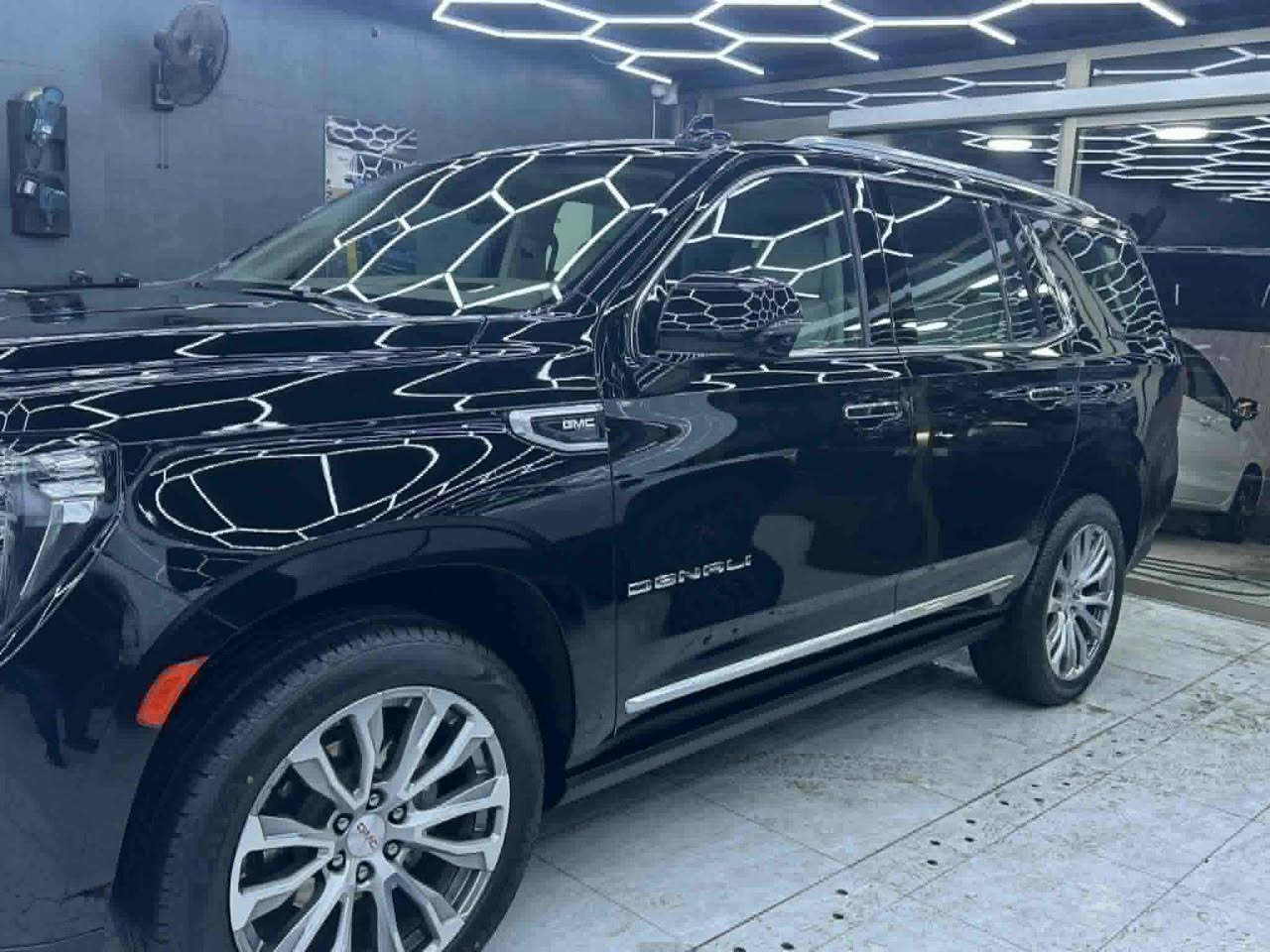 سلام عليكم جمسي دنلي
موديل 2023
رقم بغداد
مواصفات:
بصمة عدد 2 وتشغيل عن بعد
 سلايد فتحتين بانوراما 
ماشية 37 الف
داتا شو وعرض على الجامة الامامية
شاشات خلفية 
لايتات زنون اصل عدسات
بلاجكتور زنون LED
داخل لونين 
بصمة ابواب 
تشغيل عن بعد 
كشنات  كهربائي 
كشنات خزن 
كشنات تدفئة وتبريد 
كشنات خلفية تدفئة 
كشنات مساج
دبلات كهرباء  
رادار امامي خلفي 
رادار نقطة عمياء 
رادار خط شارع 
كاميرات 360 
صندوك كهربائي 
شاشات عدد 3 
حساسات امامية خلفية 
ثلاجة 
ستيرن كهربائي 
ستيرن هيتر
مرايات كهربائي 
دوس كهرباء
رقم بغداد دولي باسمي تحويل مباشرة سنويه هزه جديد 
60 الف يعني 6 شدات بي مجال 
اي استفسار 
*********** 
مكان بغداد الدورة
