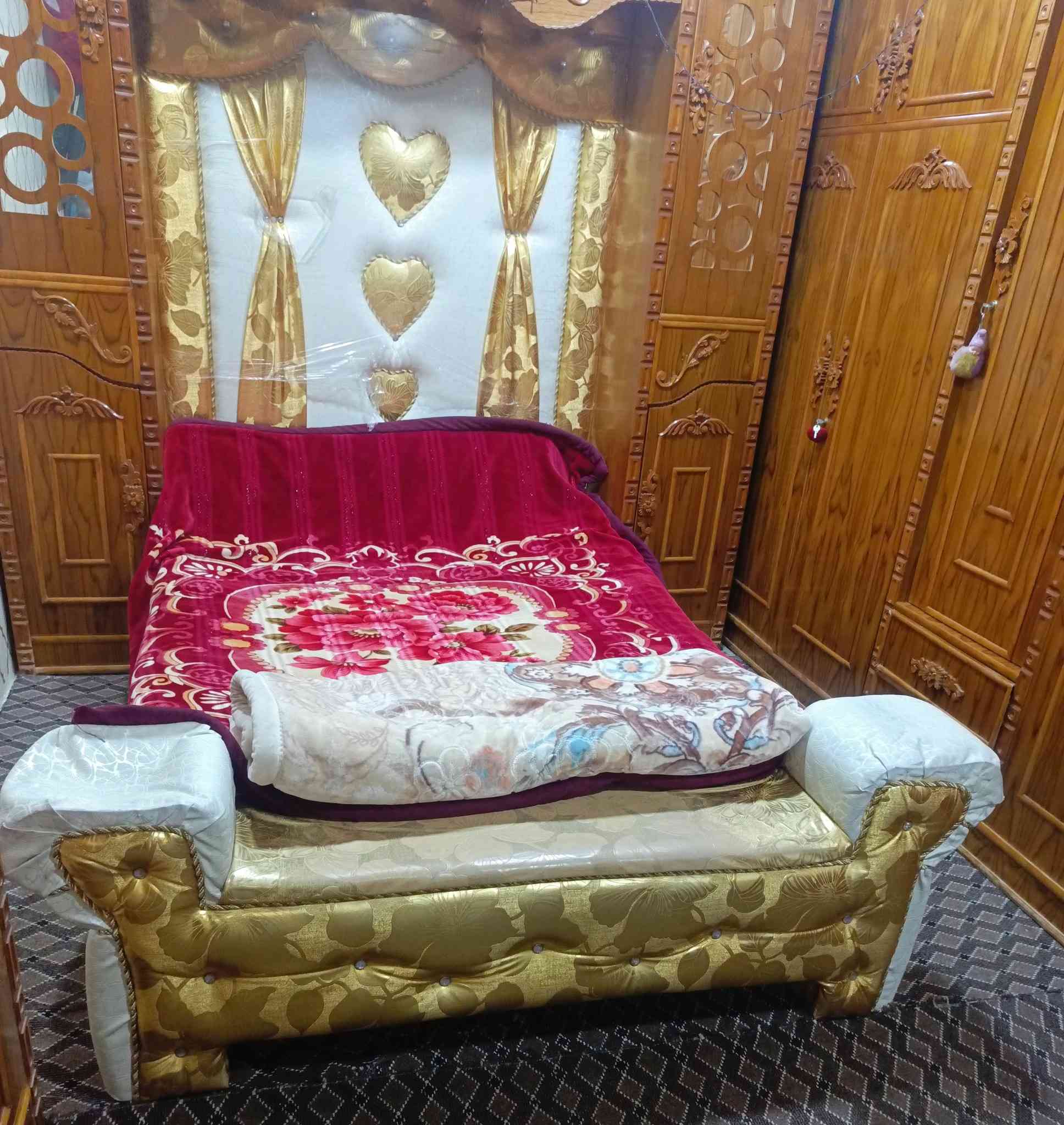 غرفت نوم ملحق فصال عراقي نضيف لمعرفة السعر اتصل عل الرقم ***********
