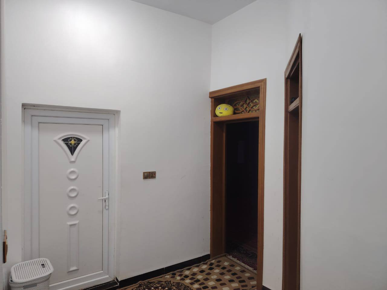 سلام عليكم ورحمه الله وبركاته دار للبيع في حي النداء المساحه 200 متر على ساحه عدد الغرف 3 بناء2025 مال بلديه حر ساحبين عليه قرض صندوق الاسكان السعر الكلي مع القرض 170 سعر النقدي 120 الاستفسار الاكثر اتصل على الرقم  ***********
