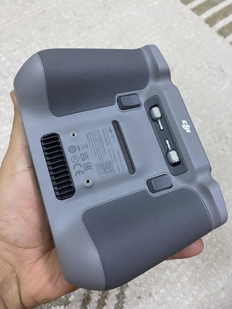 جوستك ( لوحة تحكم طائرة درون DJI) جديد غير مستخدم بسس فقدان الطائرة يرهم ع اغلب الدرونات مبي حساب 
وية جنطة و شاحنة بطاريات و بطاريات عدد ٢ لتواصل ***********
