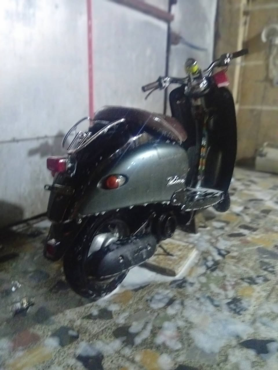 سلام عليكم شباب دراجه كلاسك فحل 60 للبيع
مكينه ما مفتوحه واكسل ما مفتوح وكهربائيات
كلها شغاله لأيت بك لايت اشاير يمنه يسره زوج تايرات جدد 
وقفل اكسل وستيرن وجنطه وكفرات بلاديه دراجه كلها بلاديه دراجه تتعب وتكول جديده السعر 400وبيها مجال مكاني بغداد وره سيطرة الشعب رقمي ***********
