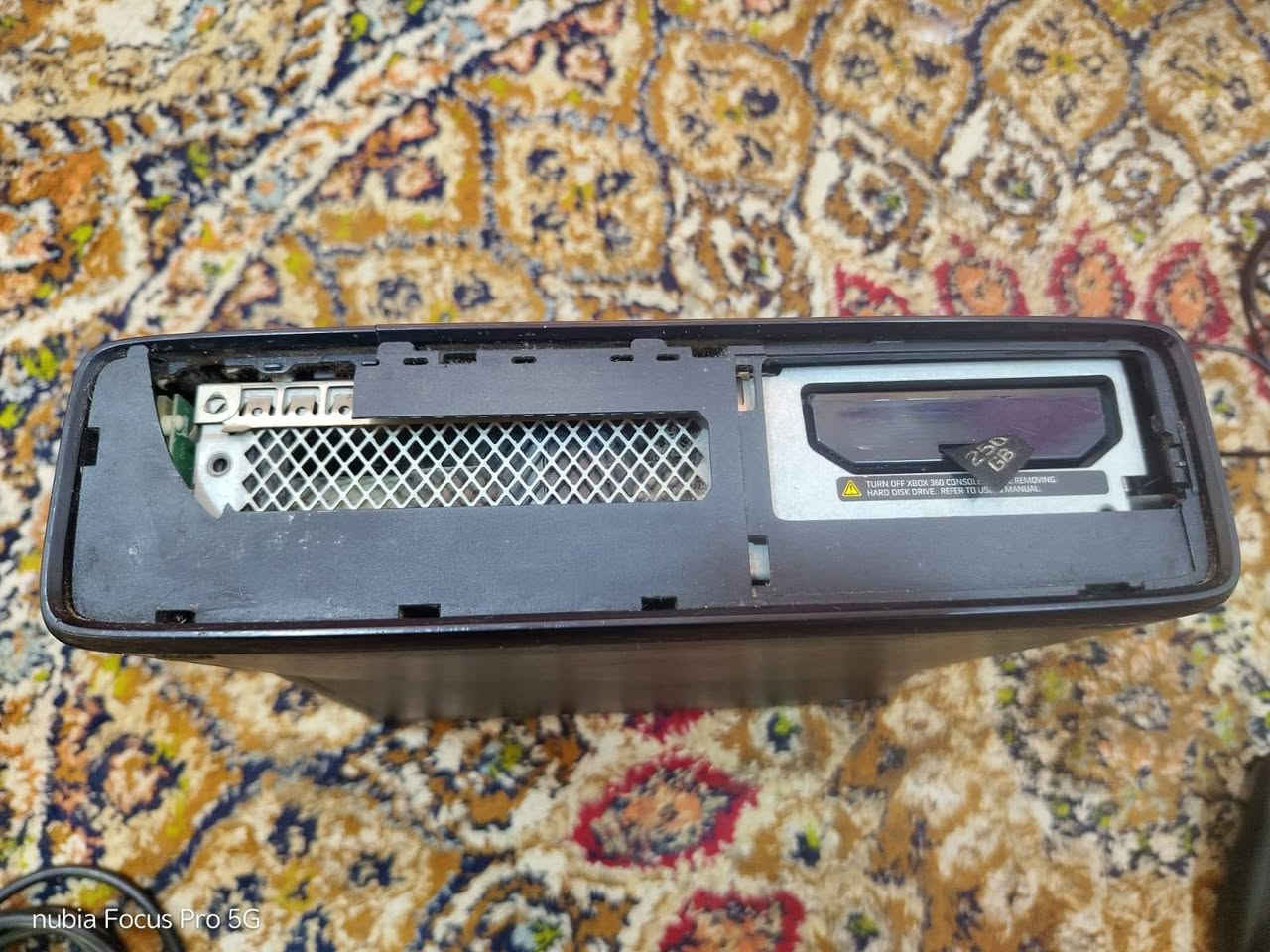 اكس بوكس 360 ما مفتوح
السعر 100
موصفاته: 
45 لعبه من ضمنهن: 
قراند 5
فورزا هورايزن 2
و العاب حرب مثل كلفديوتي او غير لعبه
و ماين كرافت 
وهواي العاب اخرى
واتساب: ***********
