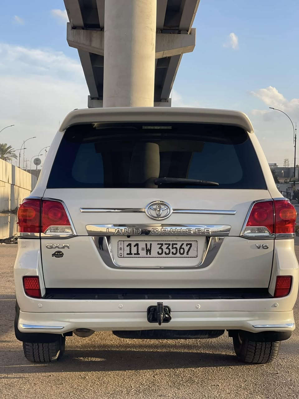 السلام عليكم للبيع لاندكروز  GXR
موديل 2015 بريم اصل 
رقم بغداد الجديد دولي بسمي 
تحويل ثاني يوم مكفولة كفاله عامه 
عدا دعامية امامية صبغ جمالية
فول مواصفات 1/1
شاشة كبيرة 
حساس امامي
حساس خلفي
بصمه تشغل
بصمه ابواب
فتحه سلايت
كشنات جلد اصلي
كشن كهرباء ثلاث حركات
محرك 6 سلندر
ثلاجة وسيطة 
تشغيل عن بعد
8 ايرباك 
زراكات لايت 
مري شفط و قلاب 
مثبت سرعه 
سبعه راكب 
ثلاث قطع تبريد 
تحكمات ستيرن كامله 
طفايه حريق 
وباقي مواصفات معروفه 
ماشيه 260 إلف حقيقي شرط الفحص والسونار
مكاني بابل شارع 40
للاستفسار 
***********
