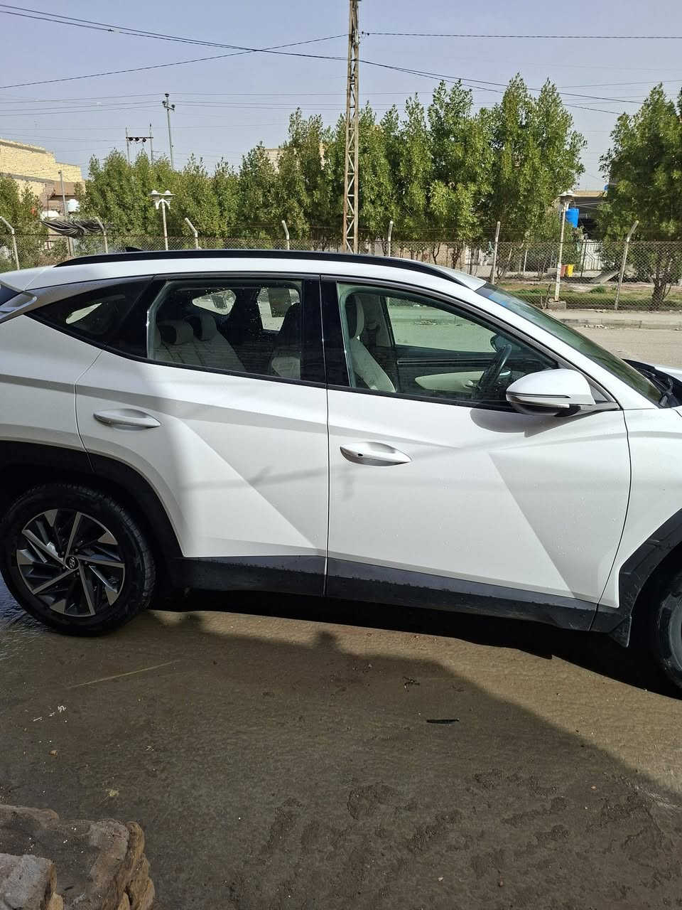 توسان موديل ٢٤ خليجي رقم بغداد فول مواصفات قماره حديد سنويه مجدده لغايه ٢٠٢٧ محرك وكير وحداديه واطارات جديده السياره كفاله عامه باستثناء صبغ قليل في مقدمة البنيد ماشيه ٣١ الف  مكان السياره الناصريه  السعر المطلوب ٢٣٠مع المجال التصال عالرقم *********** مكلف بالنشر
