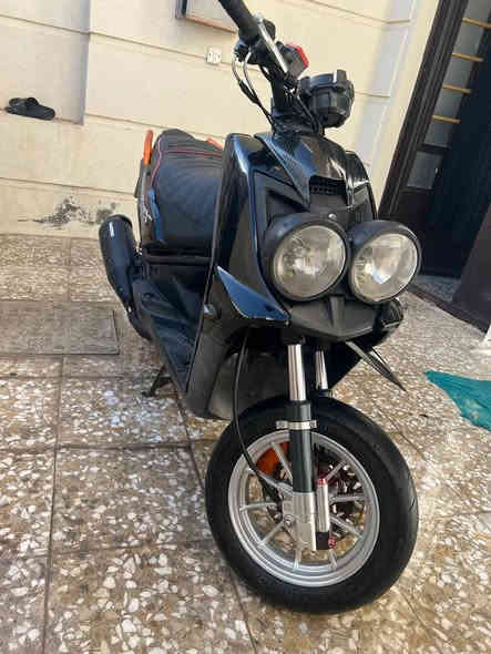 سلام عليكم شباب جبلي ام عيون للبيع دراجة مزودة وكفالة عامة تجي تفحص وتكلب بيه ستيرن رياضي ويالة  وفج وفلنجة وصدر امامي وصدر خلفي وقاعدة رقم بكلايت r6 وبيه كلجات wf وقبق كلجات قباقه مكينة زرك بعد خير من الله غراض بيه سعرة 1300وبيه مجال مكان الامين الثانيه متواجد واتساب وعل رقم ***********
