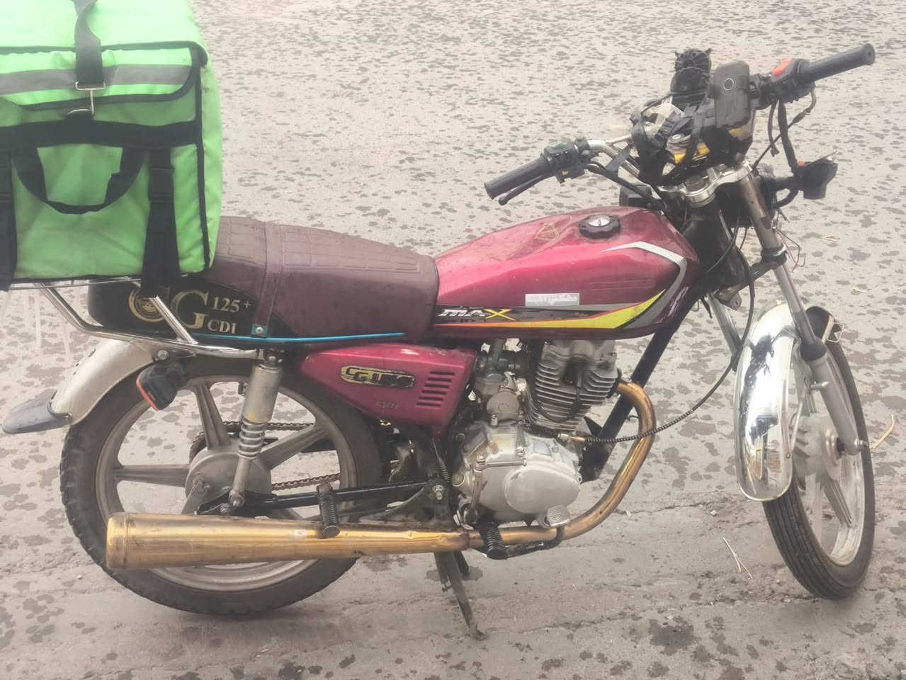 للبيع خمسة گير شغاله مابي نقص لاصرف ولابخار... التاير الامامي والجوب مبدلهن جدد والعربانه والسبايه والزنجير ودواسة الرجل الوصط كلهن جدد...  الشراي يتصل عل الرقم... ***********
