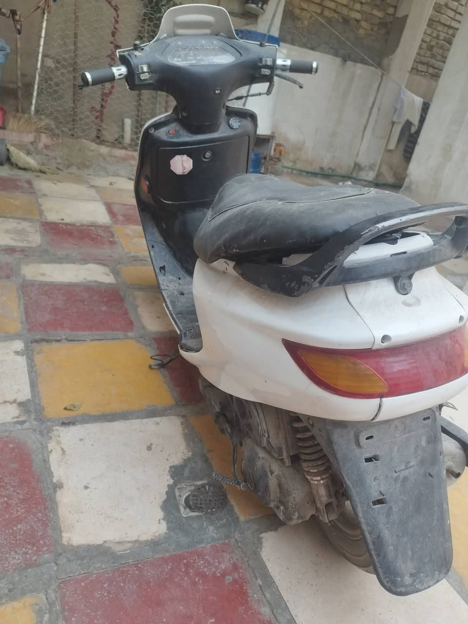 السلام عليكم دراجه فراشه فحل تشتغل وتطفي مادري شبيها ابيع على عطلها كهربائيات كلها شغاله وسلف شغال عوزه بس شخاطه مكاني نجف حي الجزيره 
***********
