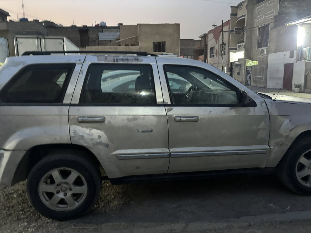 من رخصه الادمن جيب. م ٢٠١٠ سياره تعبانه مكينه وكير  مكفولات وتبريد شغال وكهربائيات شغاله زوج تايرات جدد رقم صدامي قديم اكفلها سرقه وعشائر سنويه ومكاتبه موجودات مكان بغداد مدينه الصدر السعر ٧٠ وبيه مجال حك الجيه هاتف ***********
