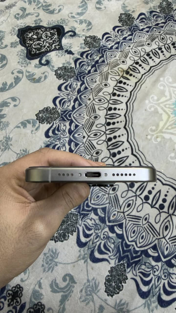 سلام عليكم 
ايفون 15 برو ماكس مكفول من الشخط والتبديل نضافه 100‎%‎
بطاريه 89 وذاكره 256 
انطيني سعرك ***********
📍مكاني بغداد مدينه
