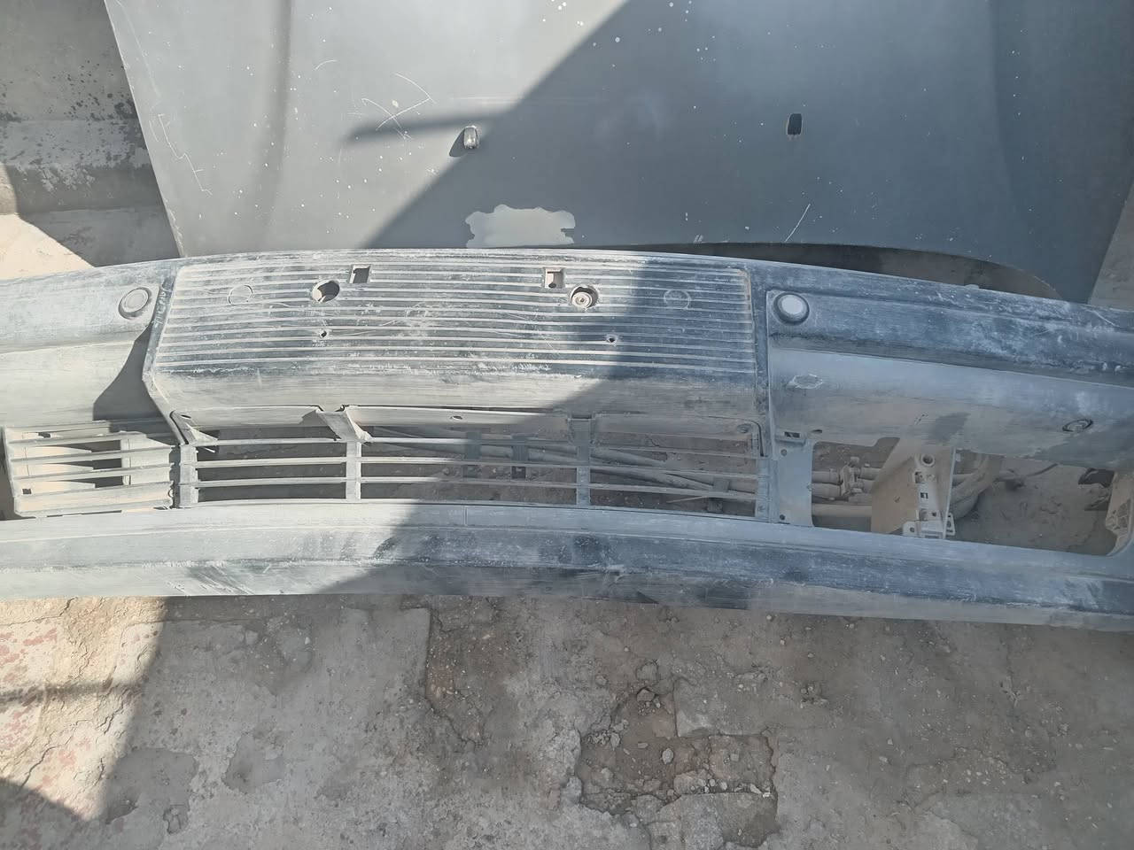 مساء الخير اخوان عندي بنيد بي ضربه زغيره اودعاميه  اماميه مال 735ام الحساسات للبيع رايدهن ب200الف اليفيدنه  يخابرني على هاتف ***********
