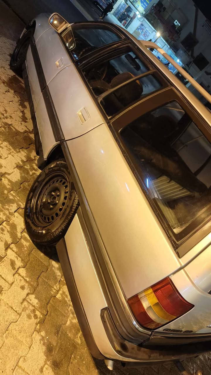 ‎اوبل اوميكا1991 سنوية باسمي كير محرك بشرط بيها كربون بنزين عنوان كركوك سعر 39 بي مجال ***********‎ كركوك, العراق
