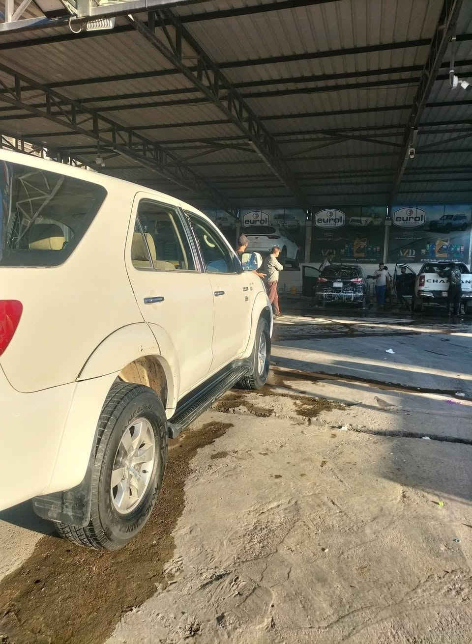 نوع السارة: تيوتا فور جنل 
موديل: 2006
الون: ابيض
المحرك: 2700
: 4 اسلندر
دفع رباعي: فورويل
الرقم: نكليزي بغداد خصوصي ((مميز اربع مراتب)) 🔴
تفاصيل السيارة: 
ضررها باب الصدر امبدل بلادي نفس الون ولوراء نصة مصبوغ وبيها ضربة بل بجم ولمحرك مفتوح ولفورويل مفصول حدادية السيارة جديدة تبريد شغال بصورة عامة السارة بحالة جيدة.
مكان السيارة بغداد_الرصافة📍
السعر: 130💵
الرجاء اقرة تفاصيل السيارة زين يالة تتصل
رقم الهاتف: ***********
