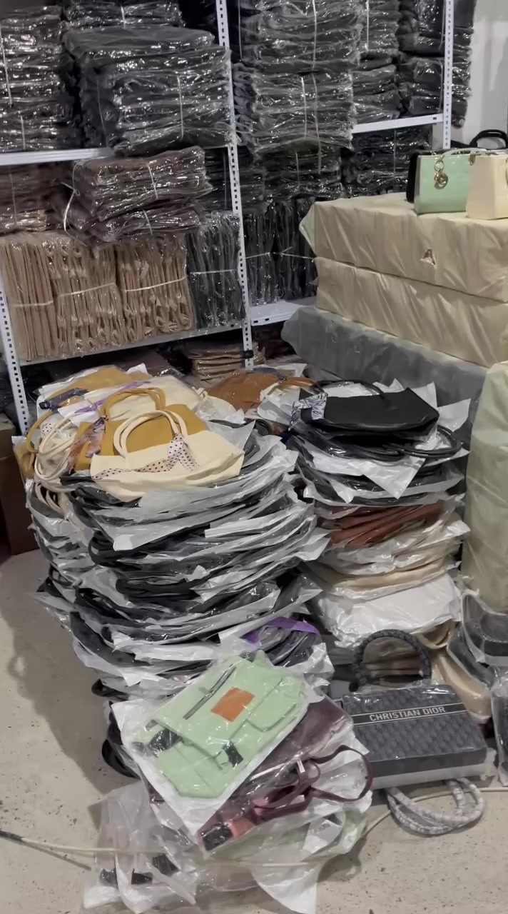 شلعة 100 قطعة بسعر 👈220
وتوصليهم مجاني
عنوان المخزن دهوك-زركا
للحجز قناة التلكرام للتواصل https://t.me/styleasila


**إذا كنت صاحب هذا الإعلان وتريد حذفه لأي سبب، رجاءا أرسل رسالة إلى الدعم الفني**