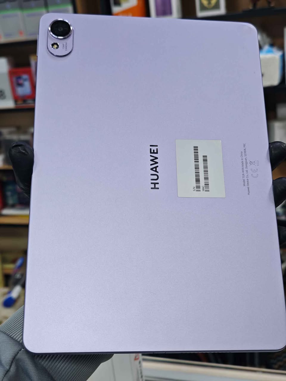 📱 Huawei MatePad 11.5S
تابلت أنيق يجمع الأداء القوي مع شاشة مذهلة للقراءة والرسم مع قلم وكيبورد ✨ 

• شاشة 11.5 بوصة PaperMatte بدقة 2.8K (2800×1840) وتردد 144Hz
• معالج Kirin T92C / Kirin 9000WL لأداء سريع وسلس
• ذاكرة 8GB أو 12GB RAM مع 256GB تخزين
• كاميرا خلفية 13MP لالتقاط الصور والمستندات
• كاميرا أمامية 8MP للمكالمات والفيديو
• بطارية كبيرة 8800mAh مع شحن سريع حتى 40W
• نظام HarmonyOS مع ميزات تعدد المهام
• 4 سماعات ستيريو لصوت قوي وواضح
• يدعم M-Pencil والكيبورد المغناطيسي للعمل والدراسة
ضرر موضع بالصور ما مأثر على الشاشة ضمان اسبوع 
السعر 455,000 
يوجد توصيل جميع محافظات العراق 
للحجز والاستفسار على الواتساب 
*********** الرمادي, الأنبار
