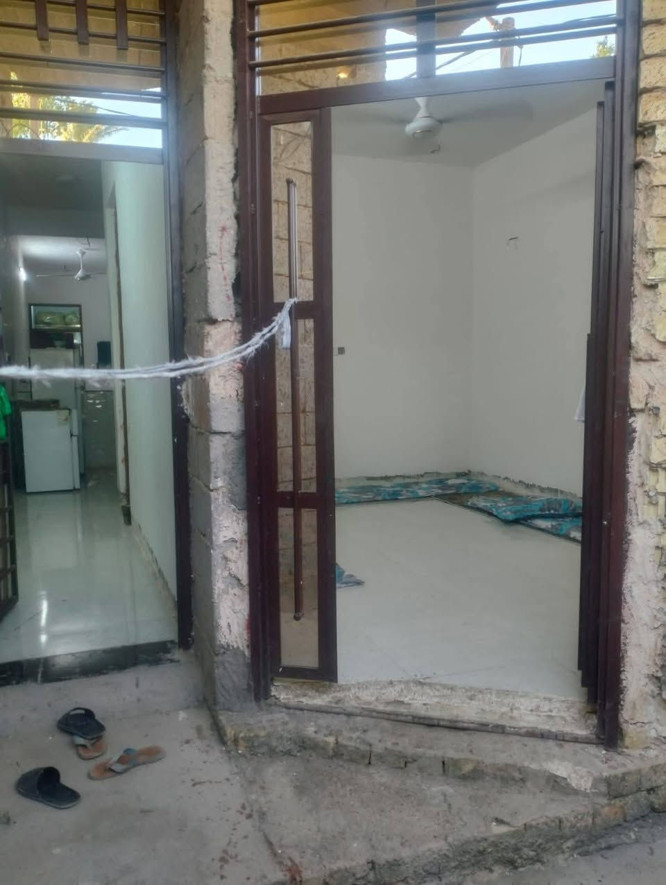 دار سكن للبيع زراعي سند 25 للبيع في حي المتنبي خلف بيت الشيخ معد المساحه ١٠٠م للاستفسار الاتصال على الرقم ***********
