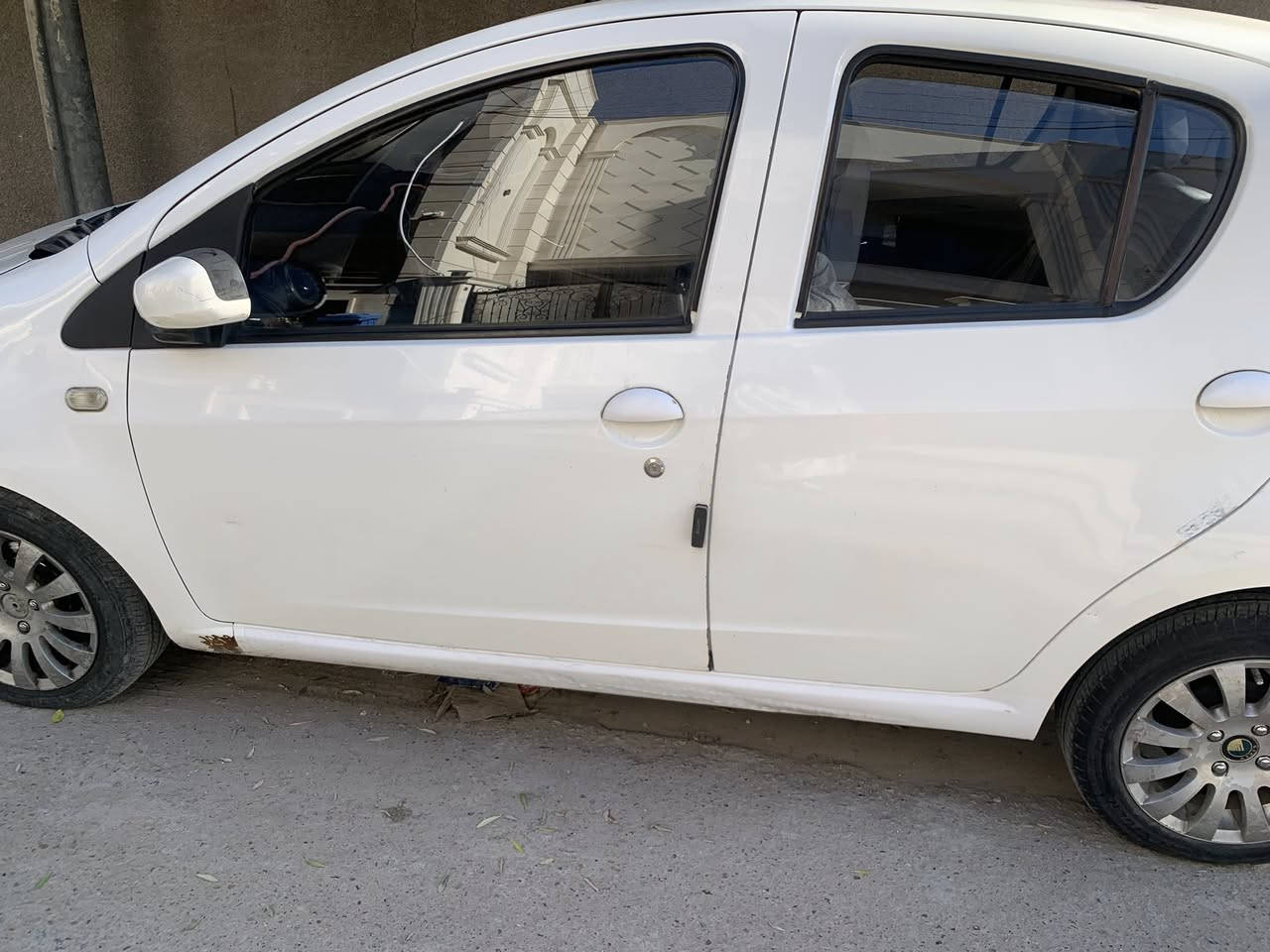 السلام عليكم باندا جيلي ٢٠١٢ للبيع مكفولة مكينة وكير وحدادية تبريد خير من الله سيارة مال بيت الله شاهد بأسمي سنوية وهزة جديدة ورقم انكليزي جديد ،تحويل مباشر .
رايدها ب٥٥ وبيها مجال 
للأتصال : ***********
