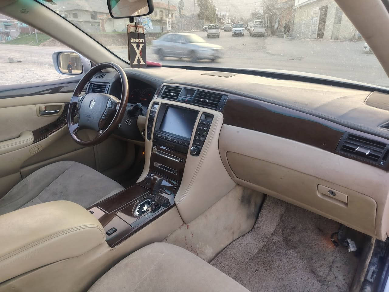 ***********
سەلامی خوالەهەموولایەک 
شاینەی بڕاوە  2006
سلڤەری ناو زەرد بەسمەڕەساسی بەبۆیاغ کراوە بە ساج مەلاکی 
دەعموولێدراو کەفەری بەشەرت
سەقف بەشەرت
شوێن سلێمانی 
سعر 44گەڵا کۆتای جوابی نامە نادە مە وە ببورن
