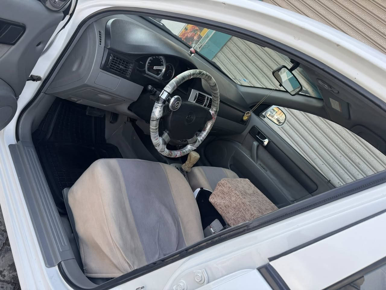 السلام عليكم
اوبترا 2011 الشركه العامه
تخم تاير
حداديه
كير محرك جدد
تبريد كله جديد
باتري جديد
كشنات جدد
لايتات جدد
كهربائيات كلها شغاله
مابيها برغي نقص
رقم دولي بااسمي

بيها مدكر امامي جهة السايق مبدل 
ابيع واقع حال 
السعر ب70وبيها مجال قليل
الاستفسار ***********
