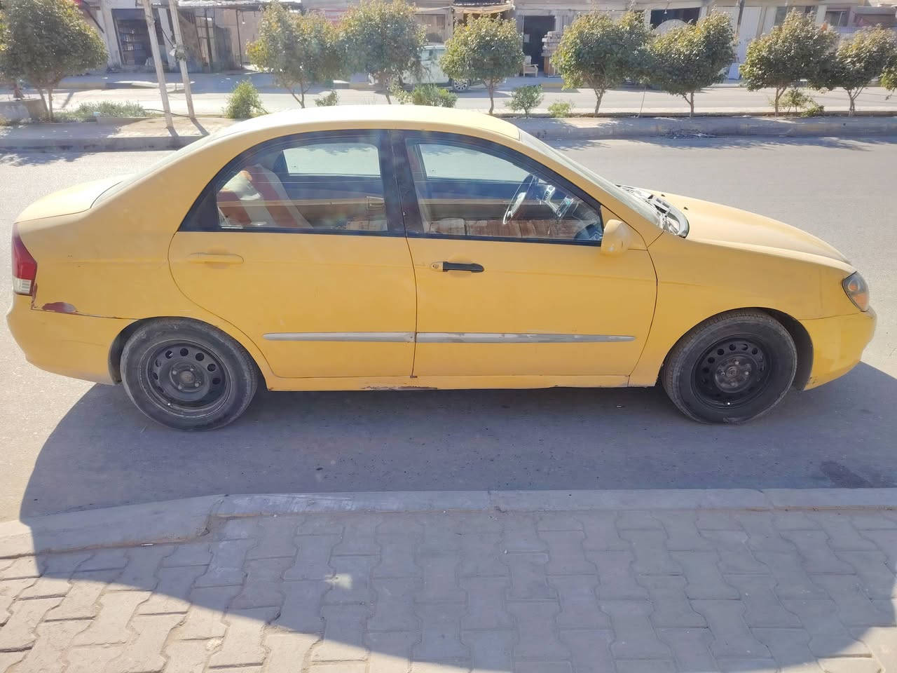 السلام عليكم كيا سبكترا وارد امريكي محرك 2000 مصفر هيئه وغرامات بيه ضربة جاملغ جهة السايق سنويه بسمي رقم بابل مداور ثاني يوم السعر 70 وبيه مجال  مكاني كربلاء حي العسكري ***********
