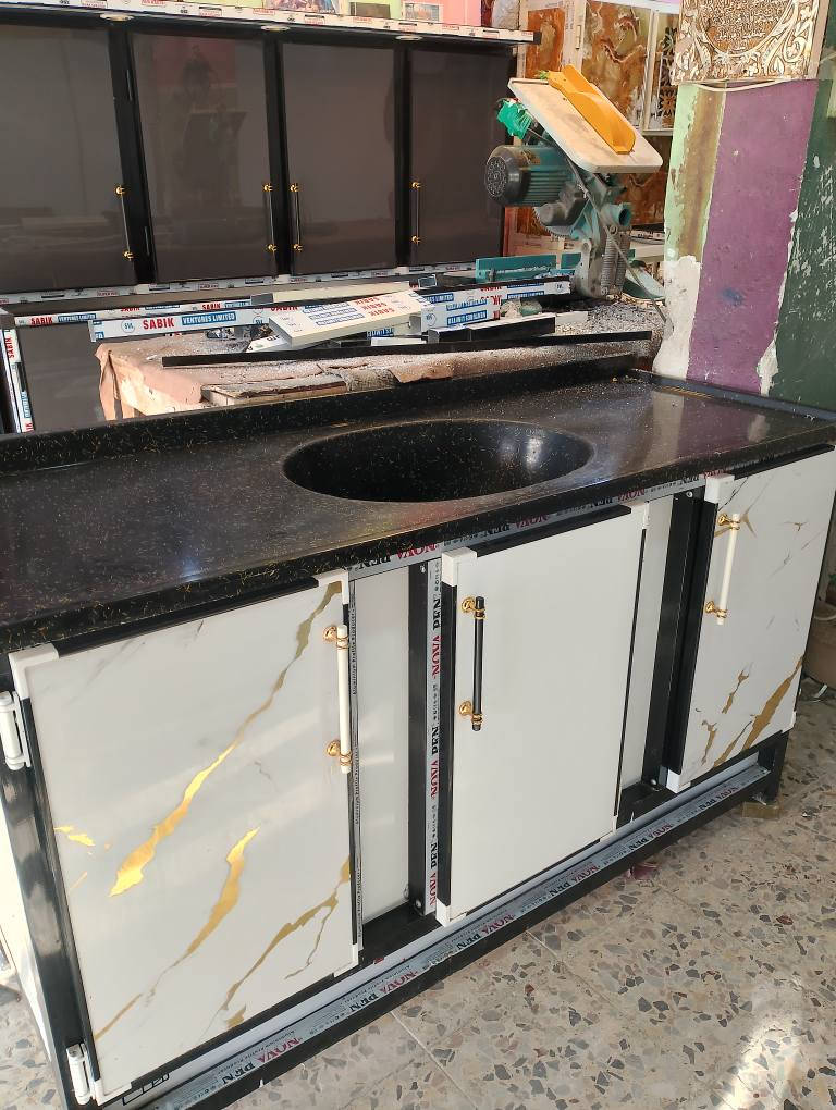 سلام عليكم كاونتر سنكي مرمر شهر مستعمل للبيع نظيف لسعر 175جدا تزكام درجة ولا حي العسكري لعابد ومقابل مستوصف ***********او*********** كربلاء, العراق
