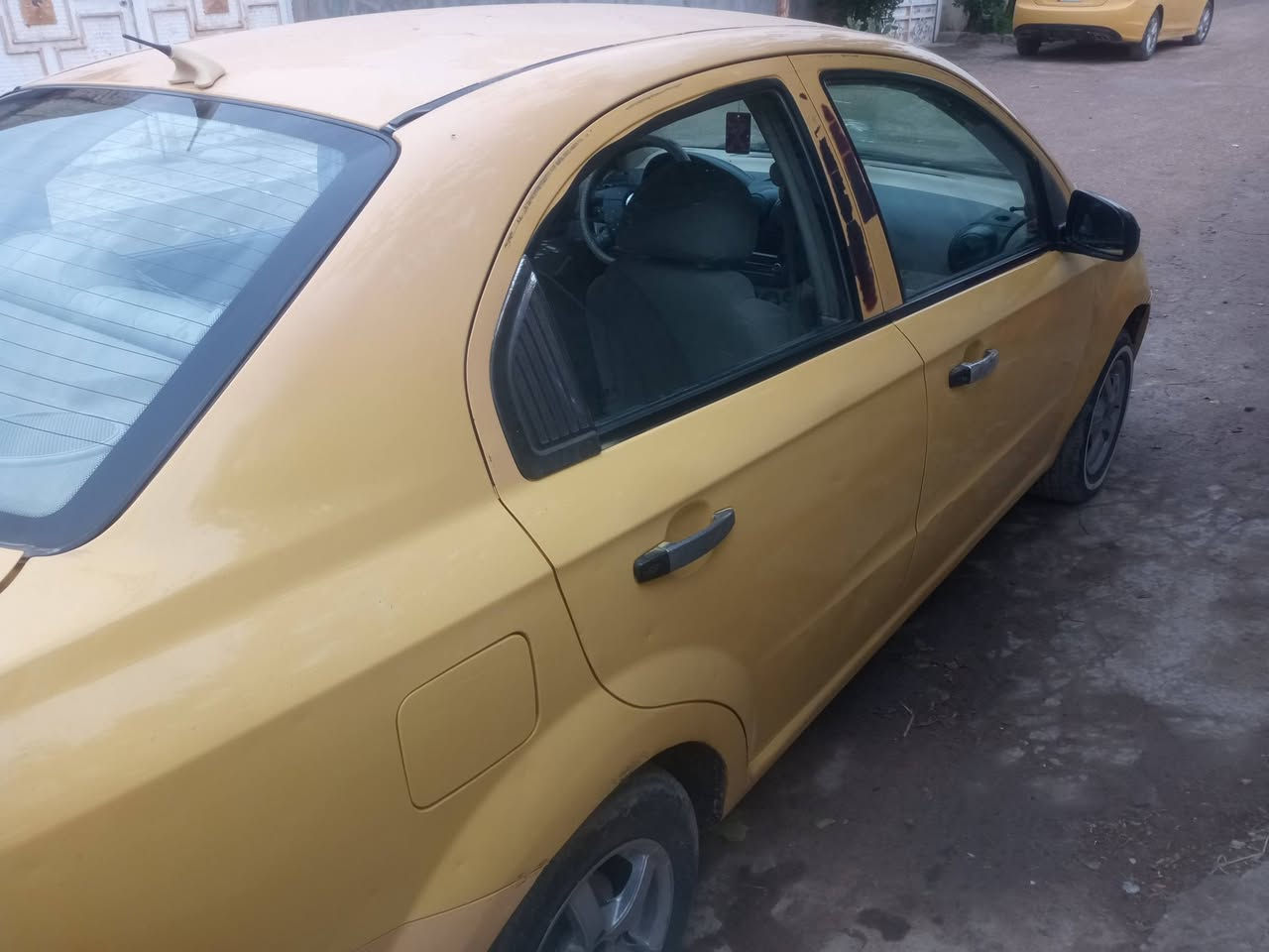 السلام عليكم سياره افيو للبيع موديل 10 سعر 40 وبيها مجال قليل المكان في الحله الاتصال على هذا الرقم ***********
