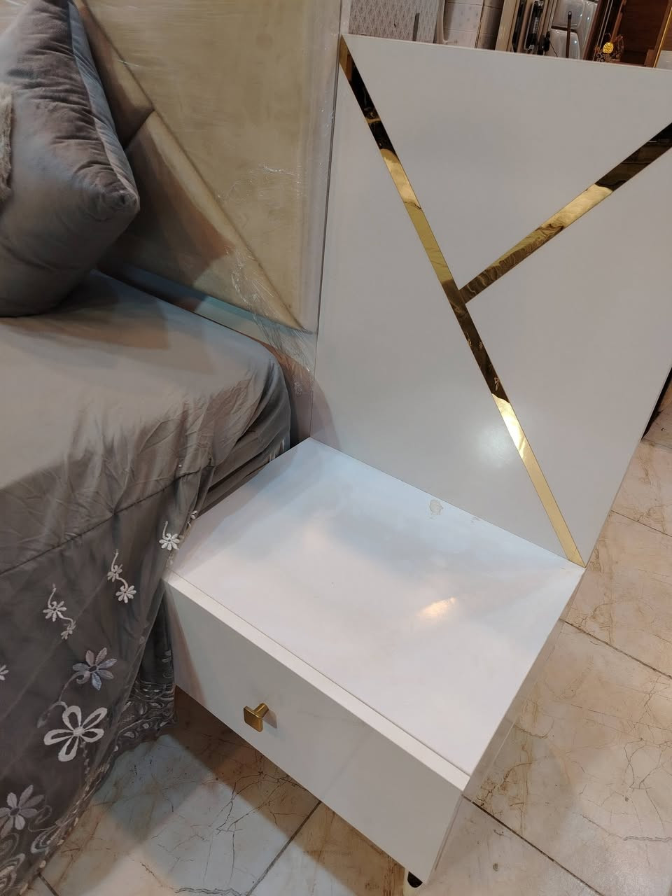 غرفة اقتصادي ٥ قطع استعمال ١٥ يوم، ***********
