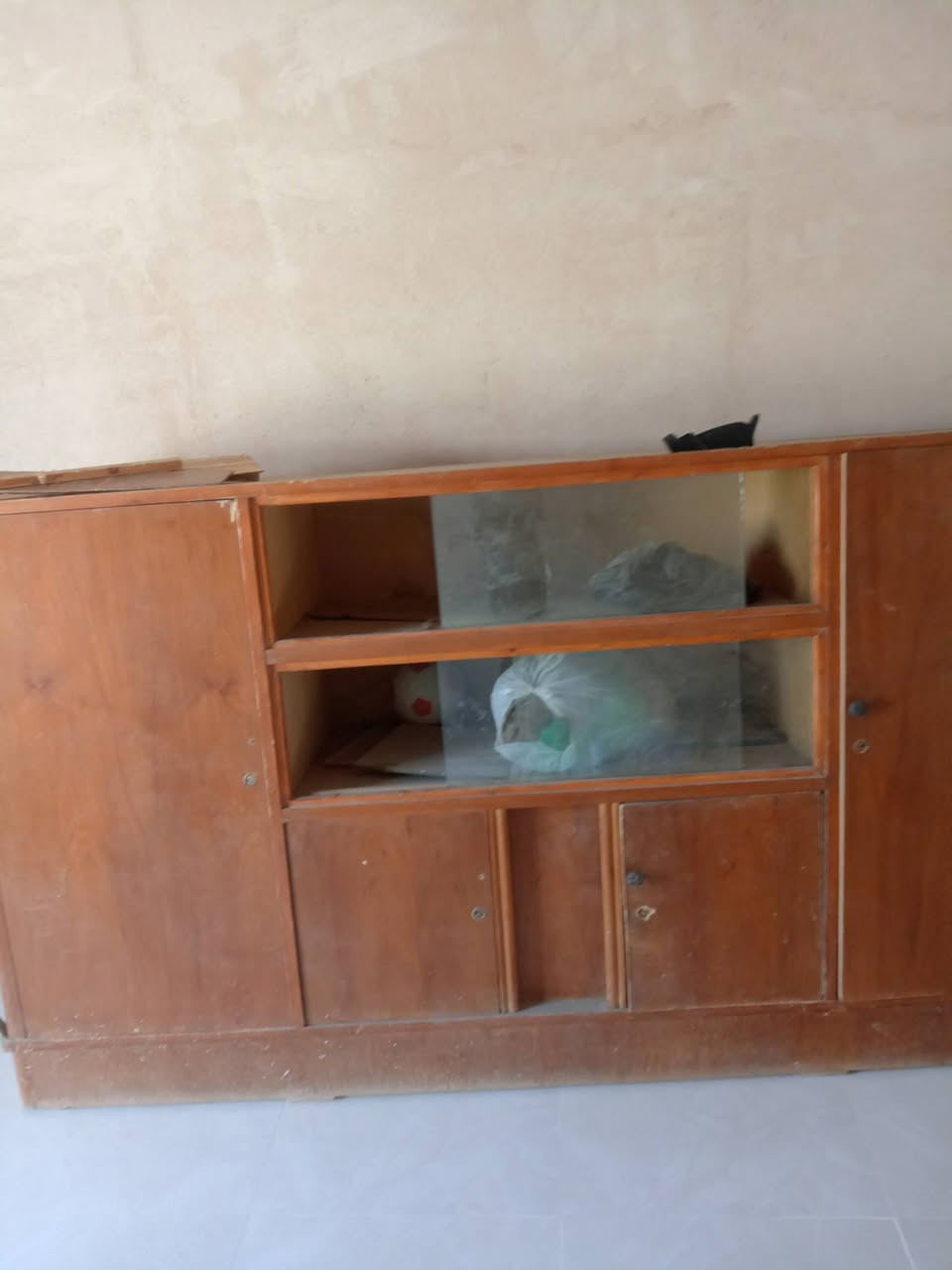 السلام عليكم يوجد كنتور ثلاثه بيبان ويوجد بوفيه ثنينهم ب 200ألف وبيهن مجال
العنوان كوفه حي الفرات ***********
