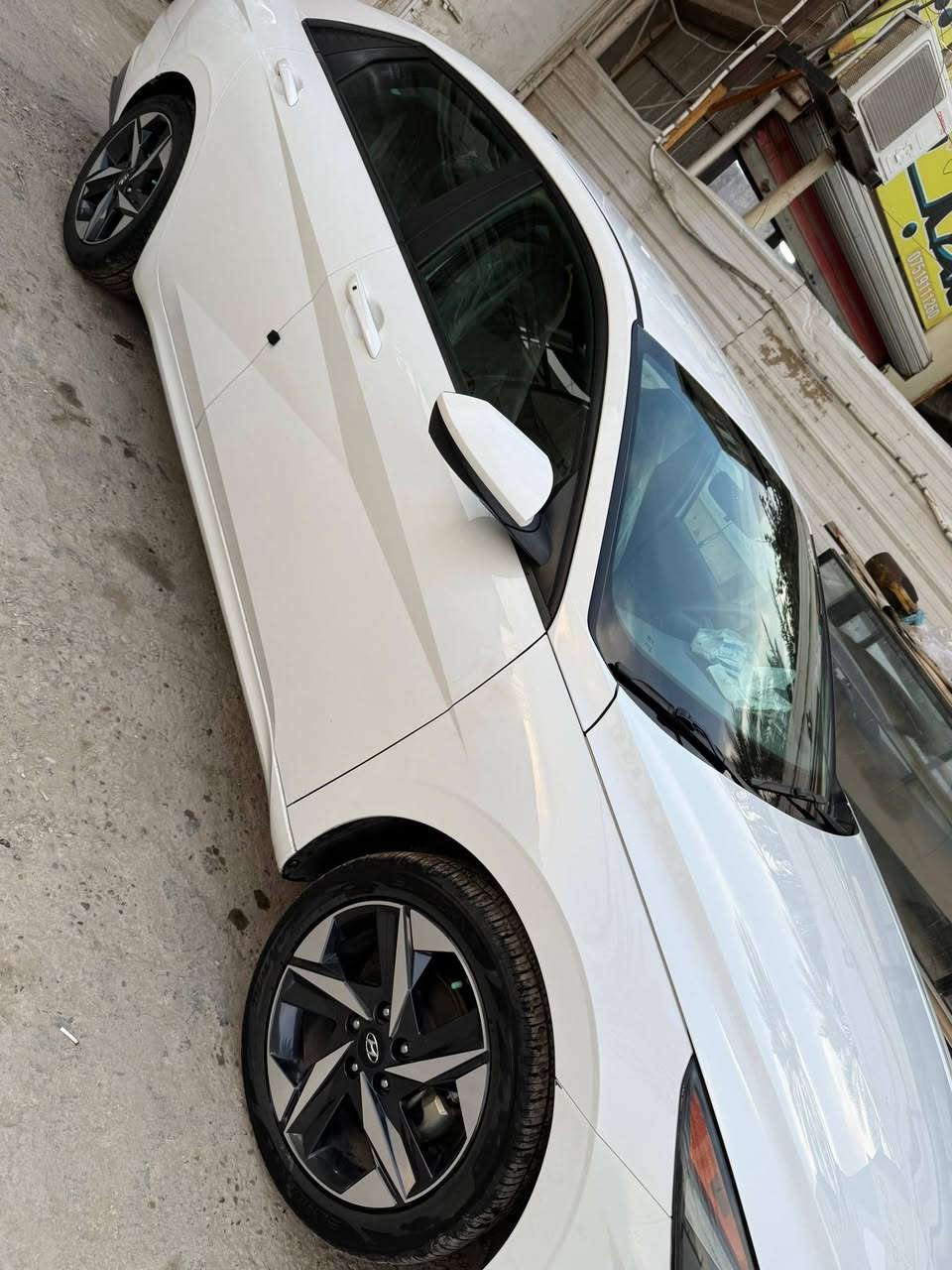 النترا 2023 واردامريكي
مواصفات فول فقط لدون بانوراما 
حساسات 
رادار 
حساسات مري 
مثبت سرعة 
مانع تزحلق 
 كشت تدفئة 
وبقية المواصفات 
حادثهة كلش بسيط 
السعر قفلها 165 
***********
