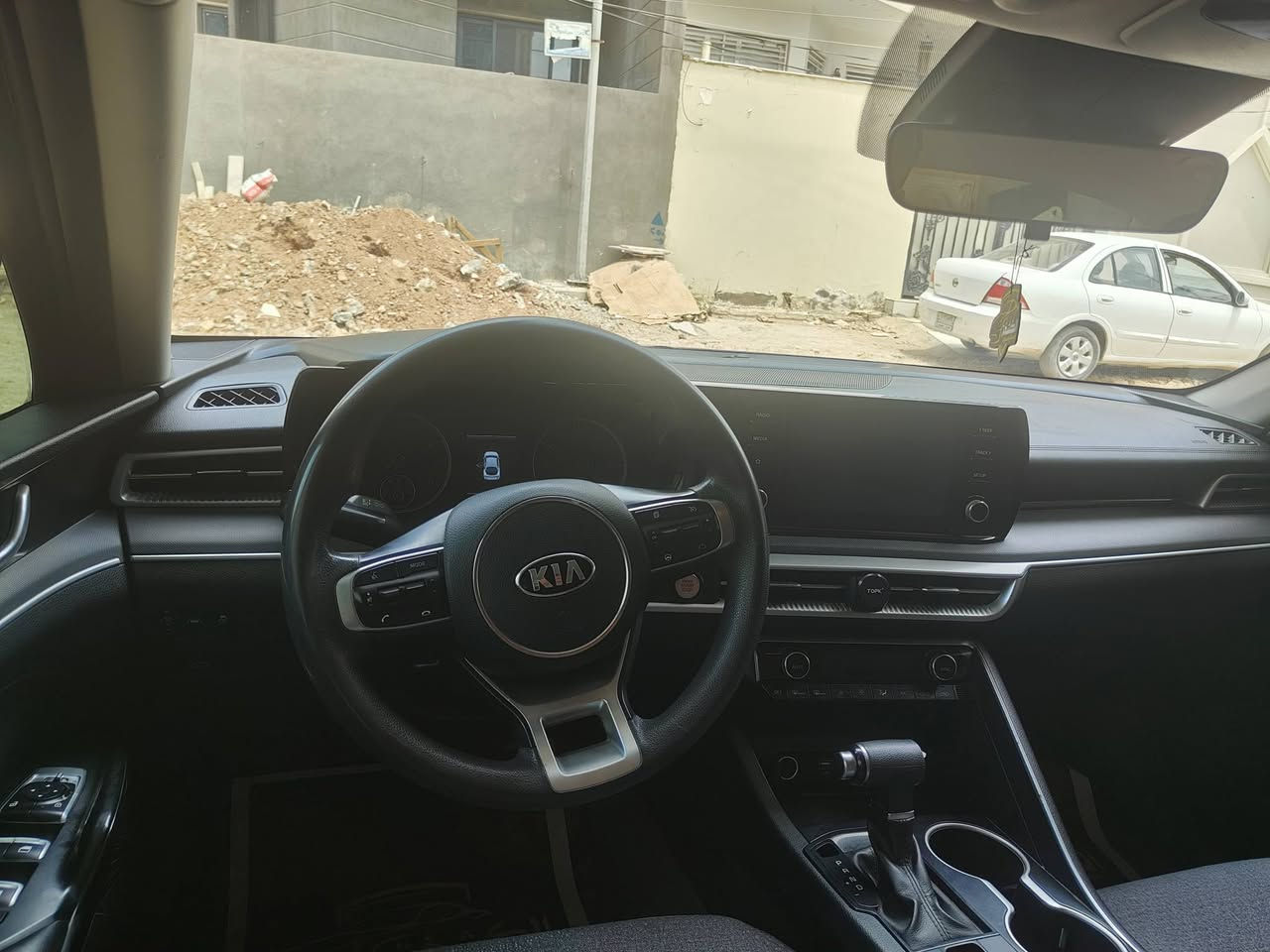 K5 2021 lxs
مواصفاتها معروفة ( بصمة ورادارات،تشغيل عن بعد،توقف ذاتي،...)

بدون ايرباك 
142

*********** واتساب
