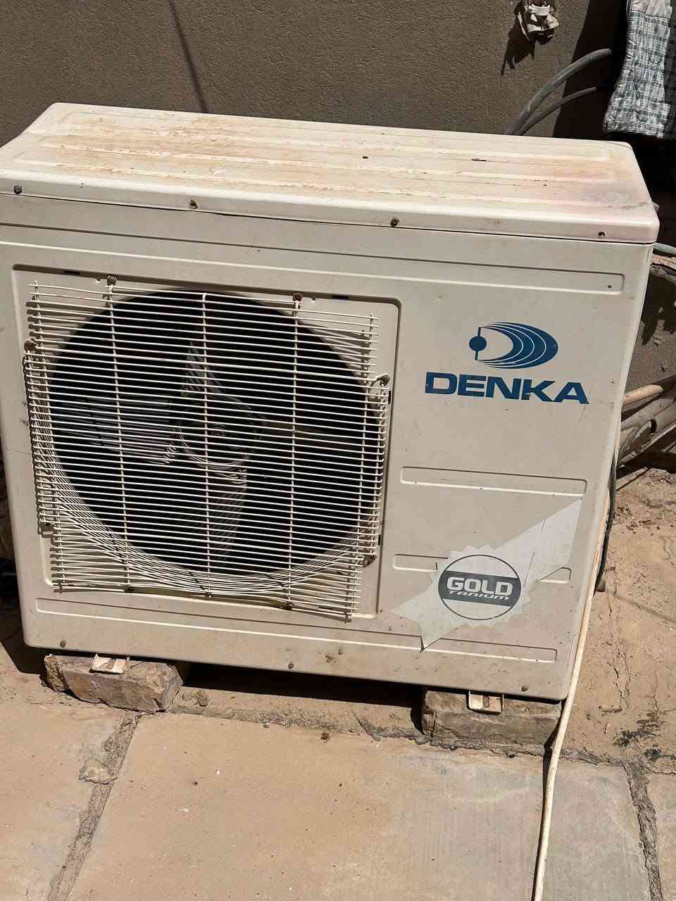 السلام عليكم 
بسبب انقطاع الكهرباء في منطقتي هذا السبلت للبيع..
 شغال ويبرد امانة الله ماطورة مال مكيف 3 طن درجة اولى ...سبب البيع اريد اخذ مبردة جبيرة بمكانه 
سعره 350 قفل 
للتواصل واتساب فقط فقط 
***********
