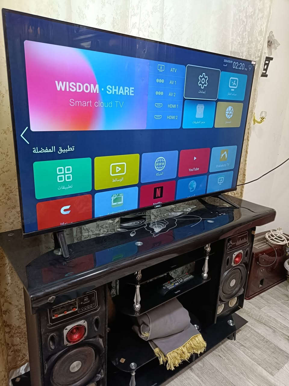 بلازمه NEW LG حجم 50 سمارت ام النت  مع ميز للبيع سعر 350 بيها مجال *********** البراضعبه شارع القصور
