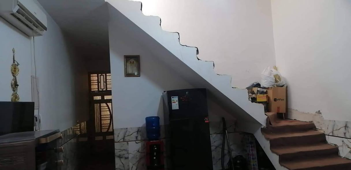 مشتمل للبيع رقم معامله واصله للتقييم  مساحه 100 متر الواجه 5 والنزال 20 متر نعاوند الاوالى خلف اسواق الكفيل مباشرتا 
***********
***********
