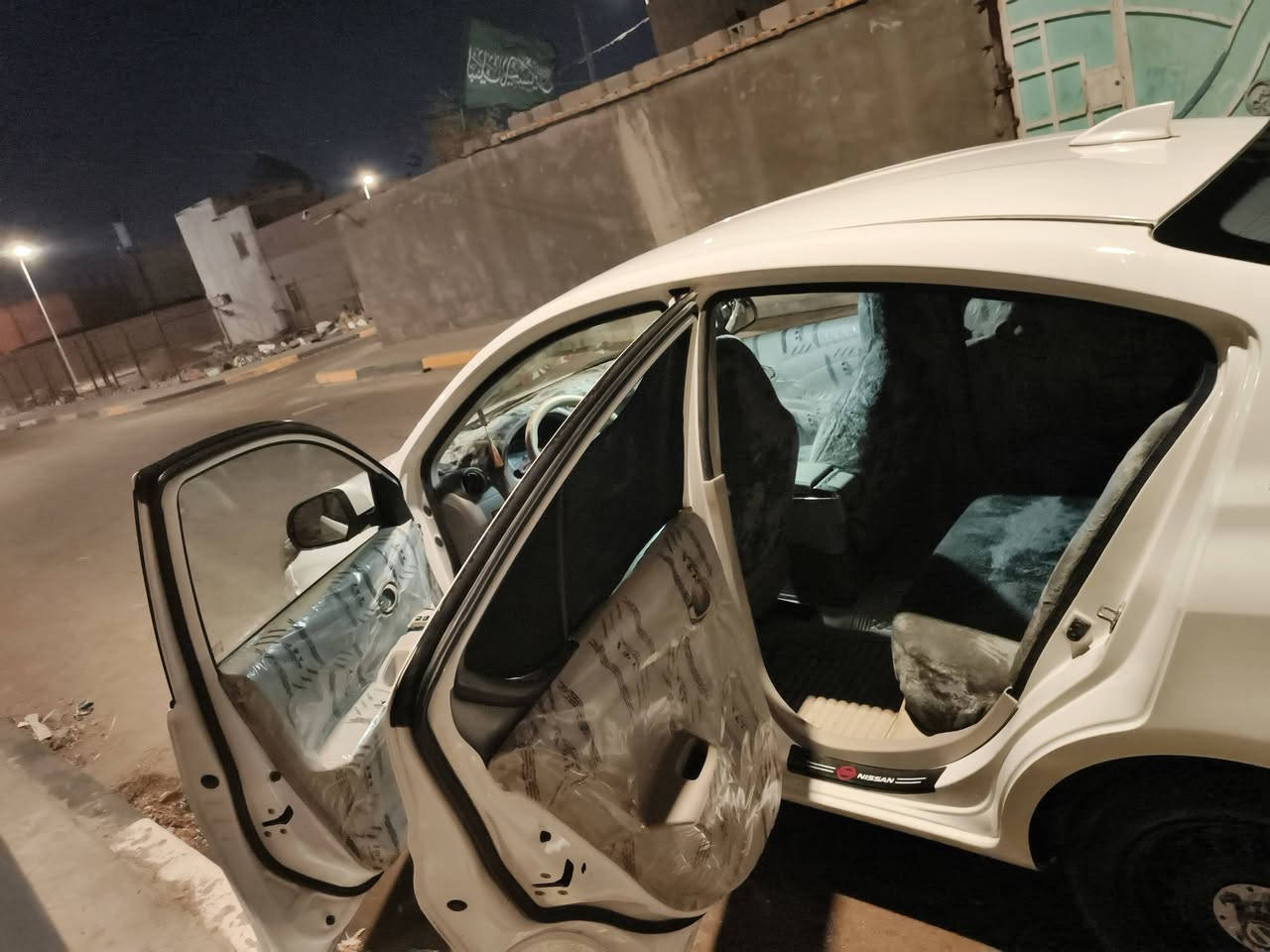 نيسان صني هندي موديل 2024 اربيل ماشيه 45 استخدام شخصي موضف  بيها باب فقط بارد  سنويه ل 2030 سعر 122 البصره الزبير  اتصل او  وتساب موجود ***********
