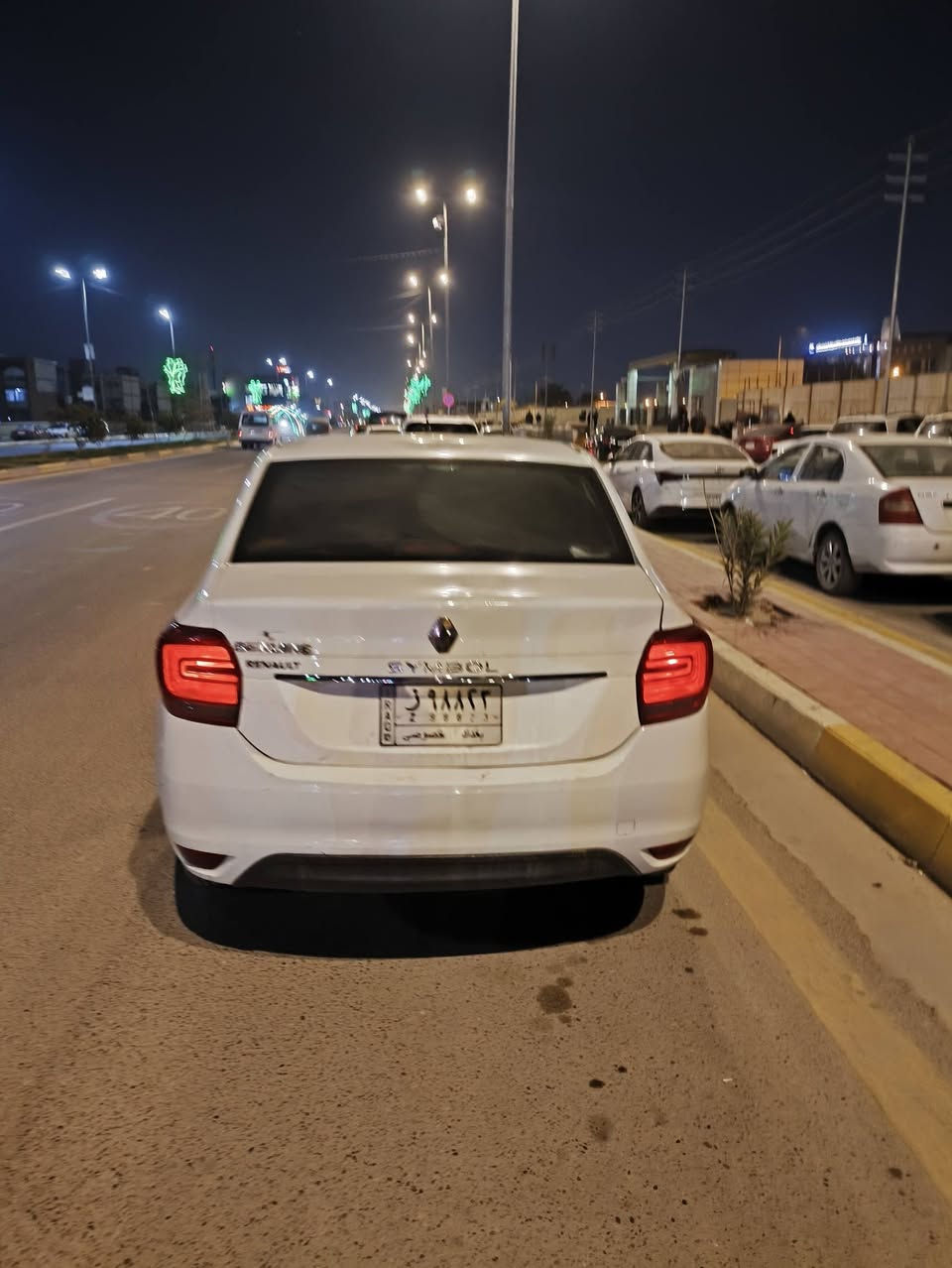 السلام عليكم رينو سنمبل 2020 
بيه فقط جاملغ الخلفي بي بارد وجاملغ امامي بدون تبديل
ماشيه 110حقيقي 
مواصفاته 
مانع انزلاق
تنبيه احزام الامان
شاشه 
رقم بغداد 
مكاني كربلاء الحر 
سعر 85وبيه مجال 
***********
