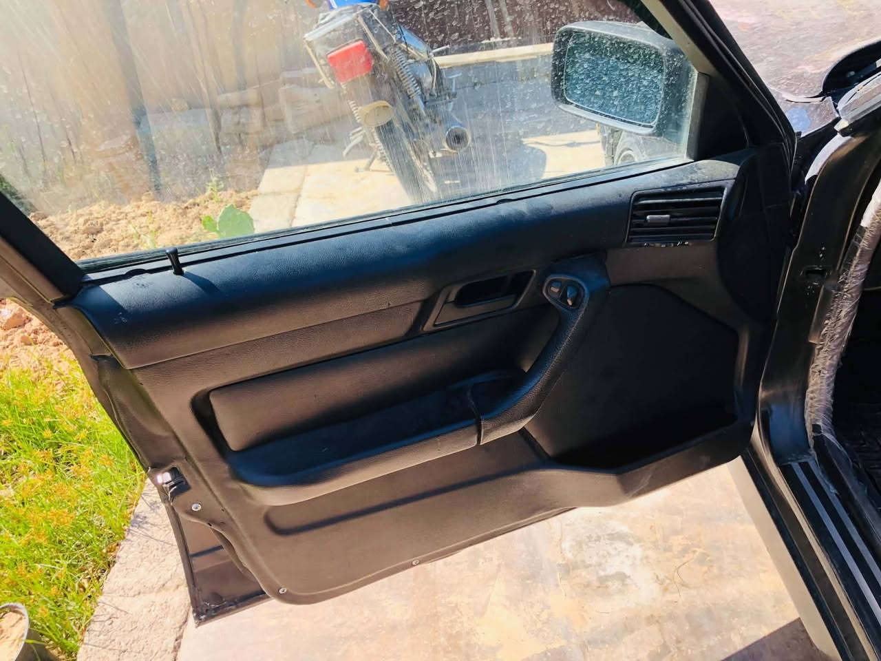 BMW موديل 92 525
سيارة كاملة
مسجل دمام أستريو 
لايت زنون وكالة 
لدات امامي 
كهربائية كله فول خير من الله. 
داخل جلد بلاد 
حدادية جديده شرط. 
مكينه خير من الله لا تبخير لا تنقيص. 
دهن جديد وكالة دهن كير جديد 
تبريد ثلج  تخم تاير جديد 
ويل بي ام مديل 19 
تخم تاير رياضي وكالة. ترايك شرط 200
صدر حداديه إدامة كاملة. 
السياره خير من الله رقمه سليمانية 
بسمي تريد وكاله تريد تحويل 

سعر (60)ومجال رقم ***********موجود واتساب
