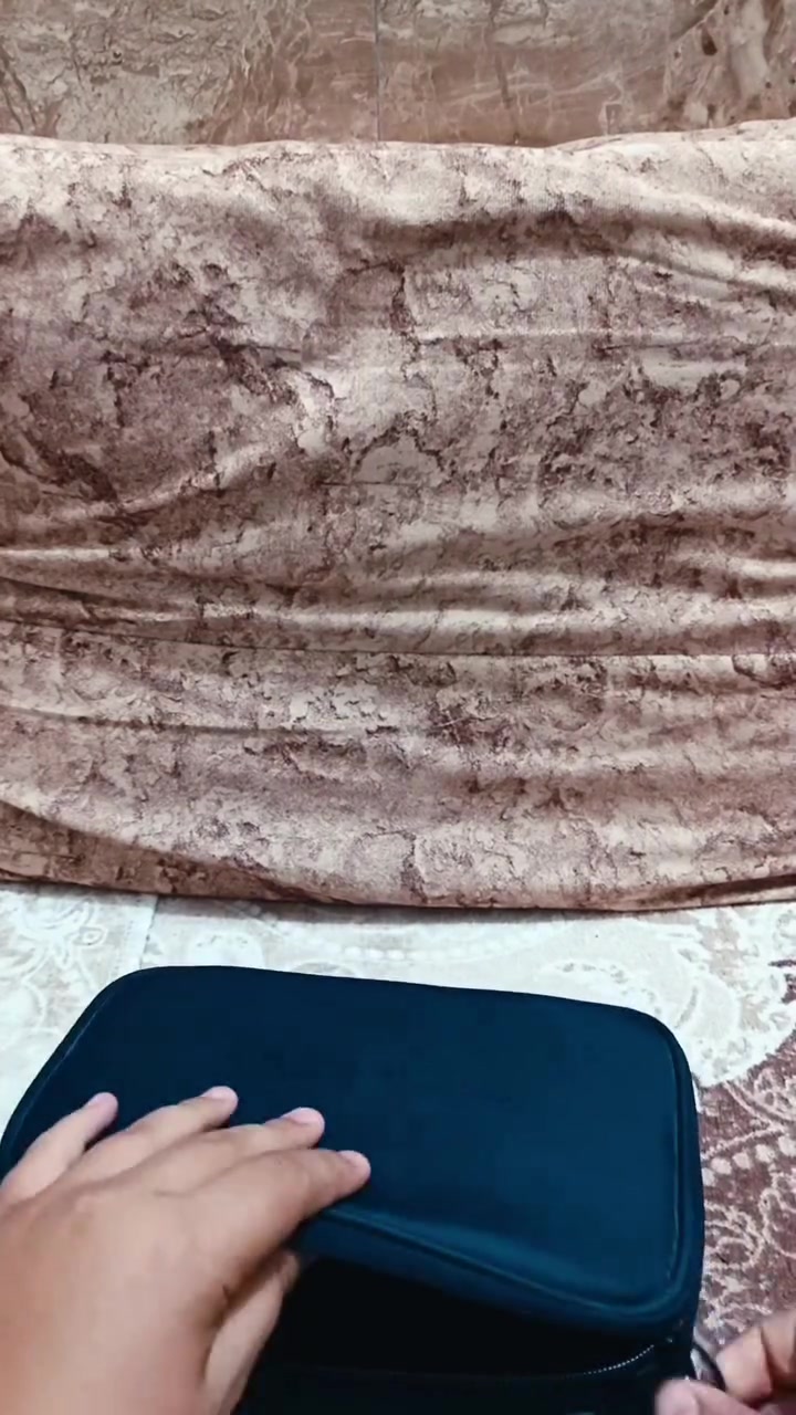 السلام عليكم
اوزمو موبايل من شركة (AOCHUAN )  سمارت EX
ملحقاتة
1.الجنطة
2استاند تثبيت على الأرض
3. عصى زيادة الطول طولها متر ونص
4اضاءة ب7الوان
8.واير شحن الخاص به تايب سي 
9.كتلوك 
10. بعده جديد بالباكيت
للاستفسار ***********اتصال أو واتساب 
العنوان بابل يوجد توصيل
