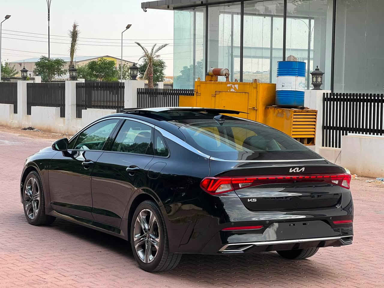 للبيع كيا K5 موديل 2024 gtline اعلى فئة
* مكفولة كفالة عامة ماعدا اربع اصبع حافه بنيد تكحيل
* امريكي
* بريك بصمه و انظمه قياده رياضي و مريح و اقتصادي
* الممشى: 57 الف مايل
* تبريد قطعتين كشنات هيتر و تبريد
* LED أمامي
* إشارات بالمرايا
* تشغيل ودخول بصمة
* داخل جلد و كشنات خزن و كهربائي 
* Auto Hold
* تشغيل عن بعد .
* تحكمات على المقود
* شاشة مع كاميرا خلفية
* حساسات أمامية وخلفية
* بلوتوث ومكالمات + carplay
* مرايات شفط 
* السيارة نظيفة جداً وبحالة ممتازة
* الإطارات بحالة جيدة
* بعد بيها كومه مواصفات ماتنعد….
* السيارة رقم كاتي تترقم محافظات الشمال

السعر: ١٧٧ ورقه وقابل للتفاوض بسيط
***********
***********
